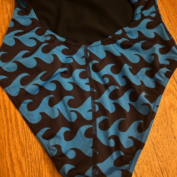 Women's Ride The Wave Light Drop Back One Piece Swimsuit - Picture 6 of 6